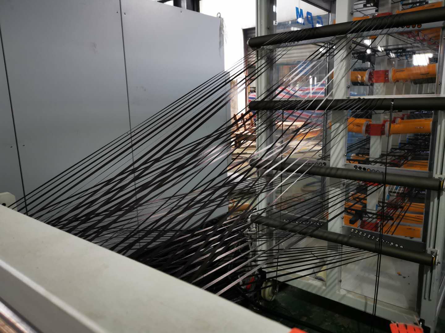 PPS+連續(xù)碳纖維增強(qiáng)熱塑性預(yù)浸料單向帶生產(chǎn)線(CFRTP-UD帶)