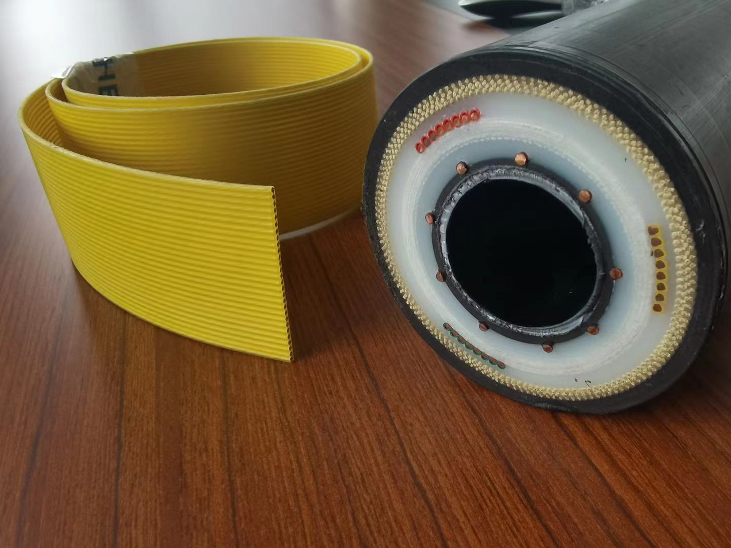 PE/PP連續(xù)芳綸纖維增強(qiáng)熱塑性單向預(yù)浸帶生產(chǎn)線(CFRT-UD 帶)