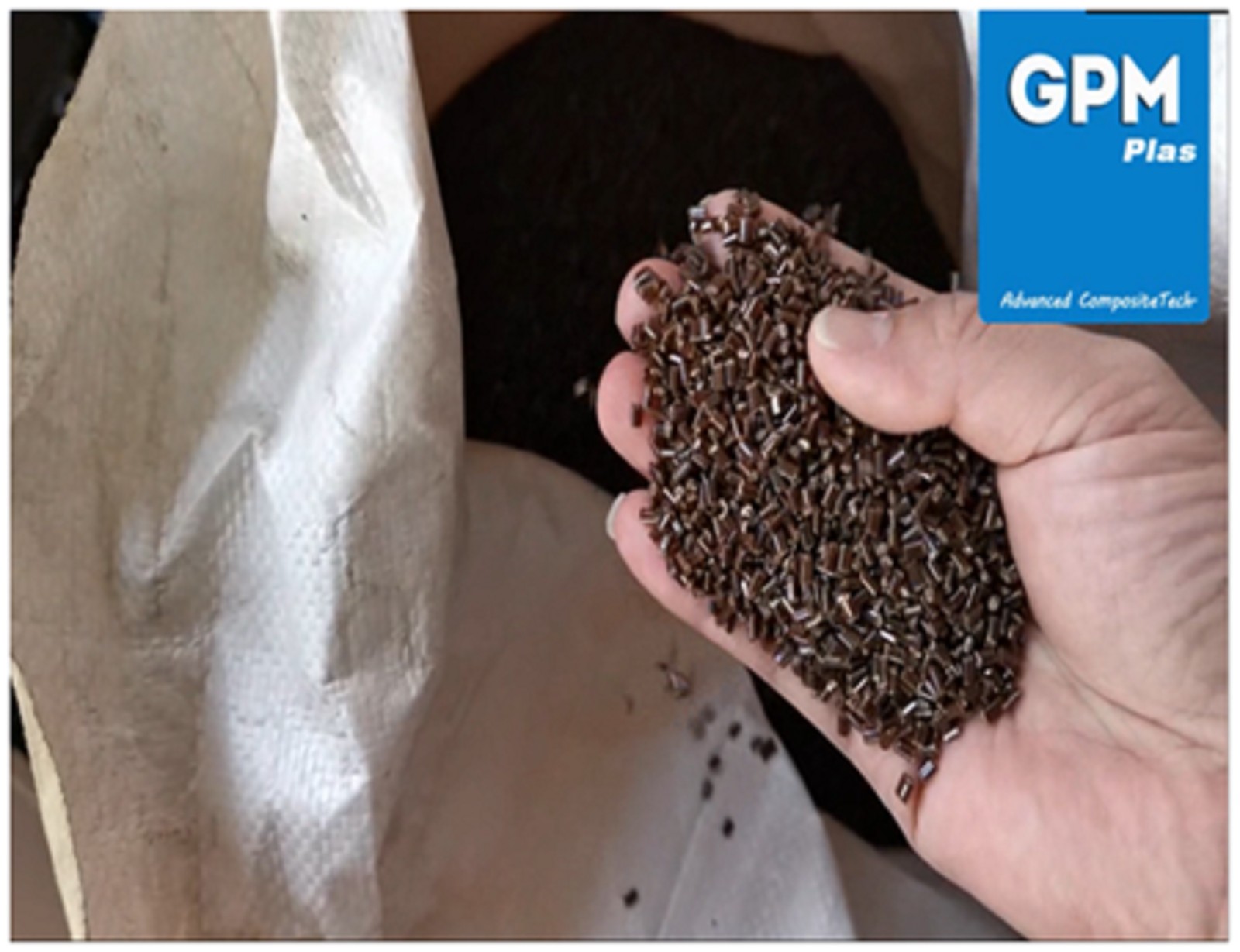 PPS+連續(xù)碳纖維增強(qiáng)熱塑性預(yù)浸料單向帶生產(chǎn)線(CFRTP-UD帶)